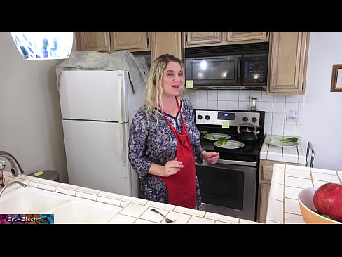 ❤️ Madrastra ordeñándole en la cocina antes de su cita ❤ Super porno en es.befuck-net.ru ❌️
